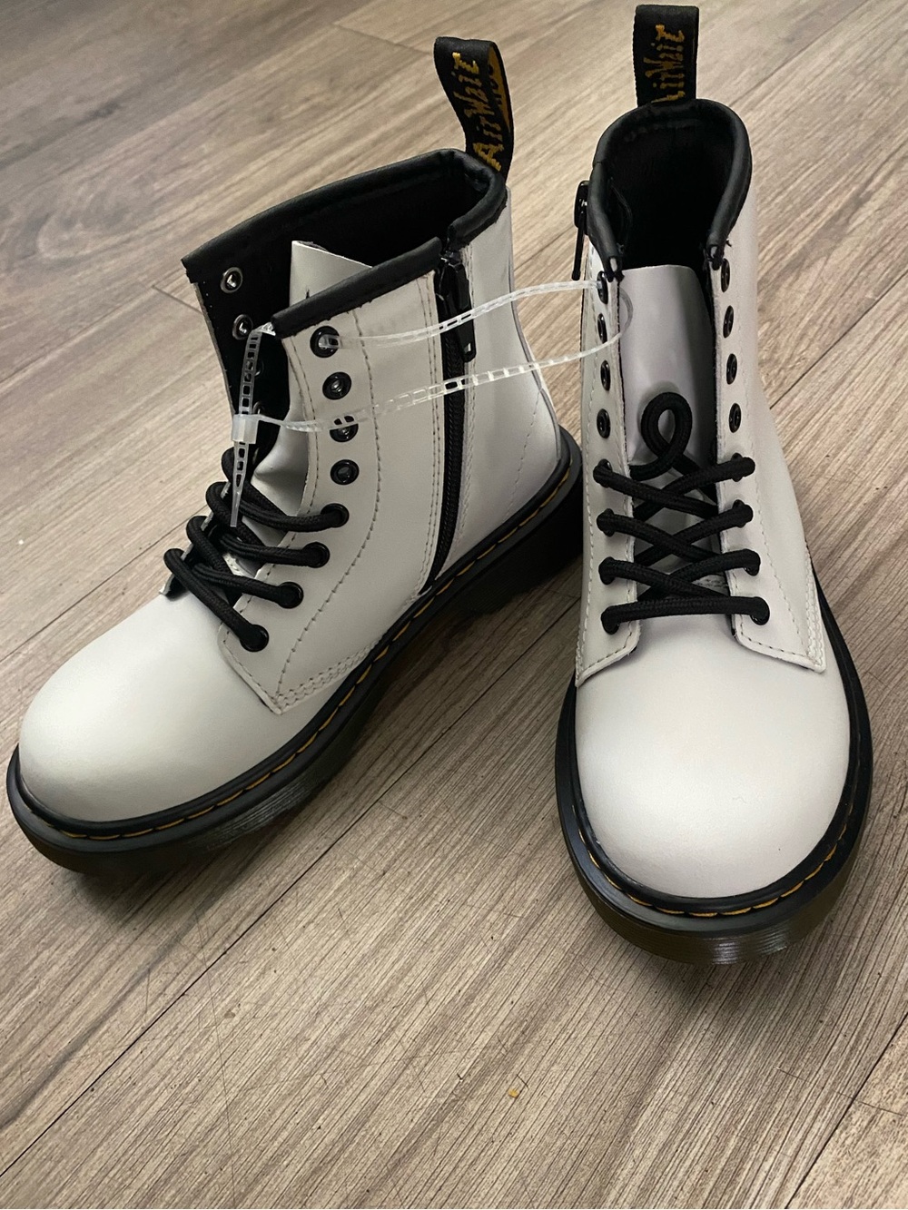 Dr. Martens Kids White Leather Lace-Up Boots with Black Trim - Picture 8 of 9